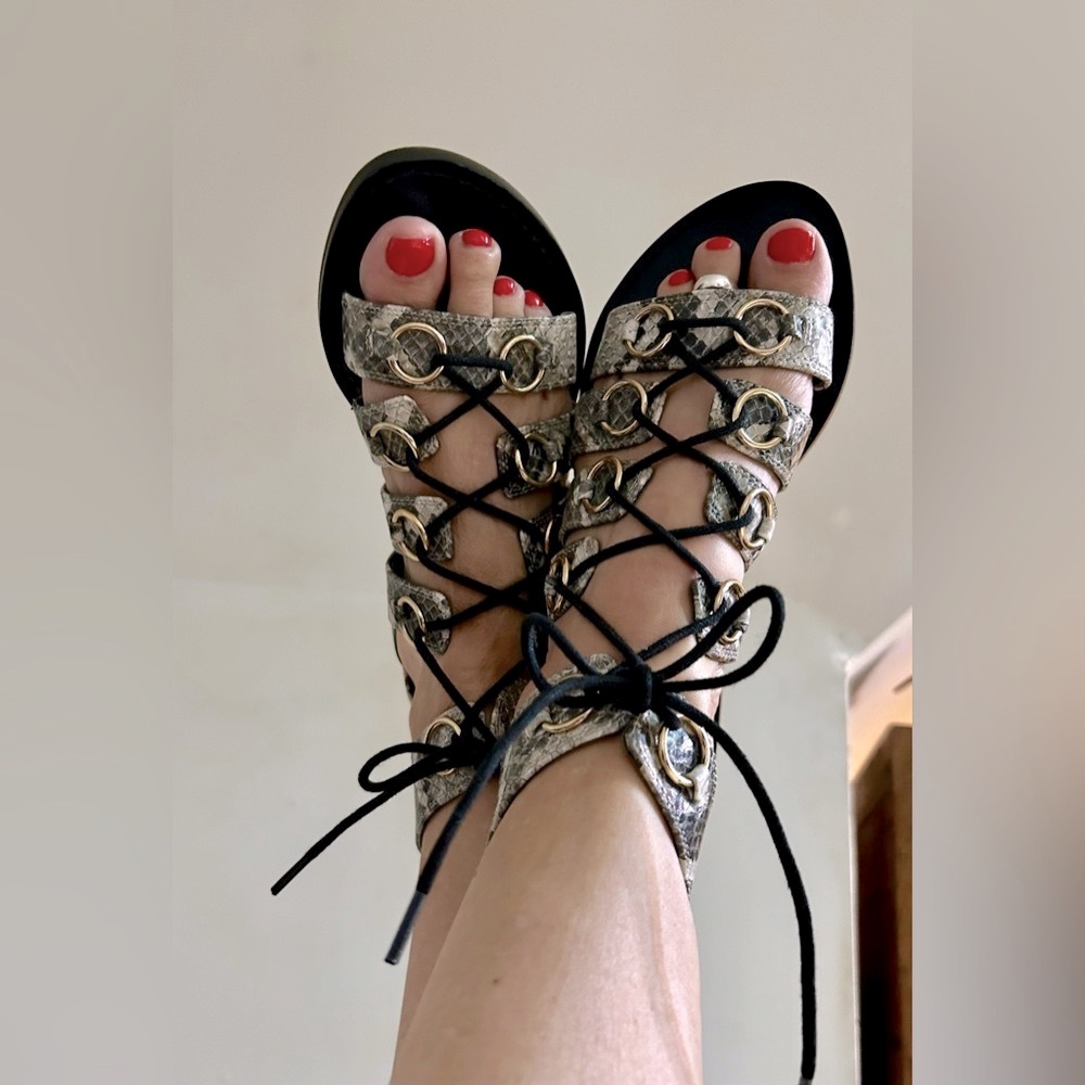New Nine West snake print leather Gladiator sandals, Size 6, never worn - Picture 3 of 5